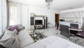 NEXT TO GONDOLA. Cosy & Elegant 2 Bedroom apartment in Neon Complex Bansko